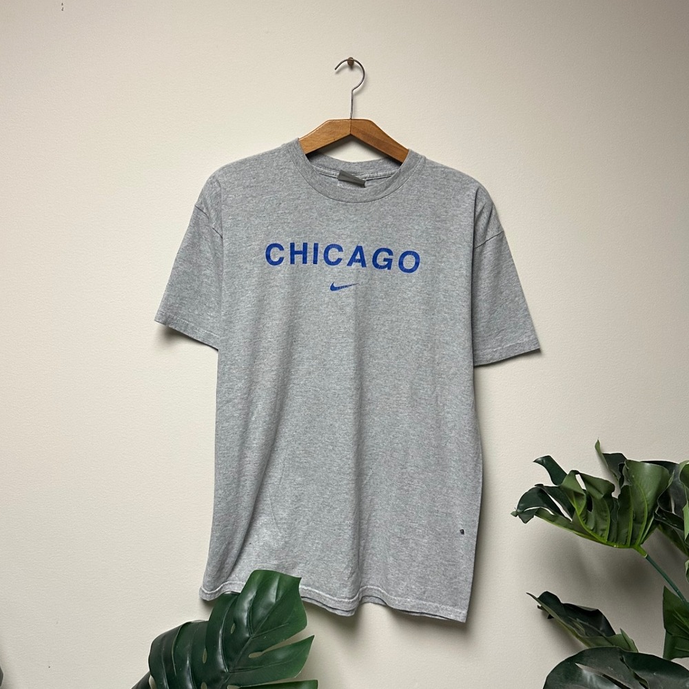 Vintage Early 00s Chicago Nike Silver Tag Center Swoosh Shirt‎